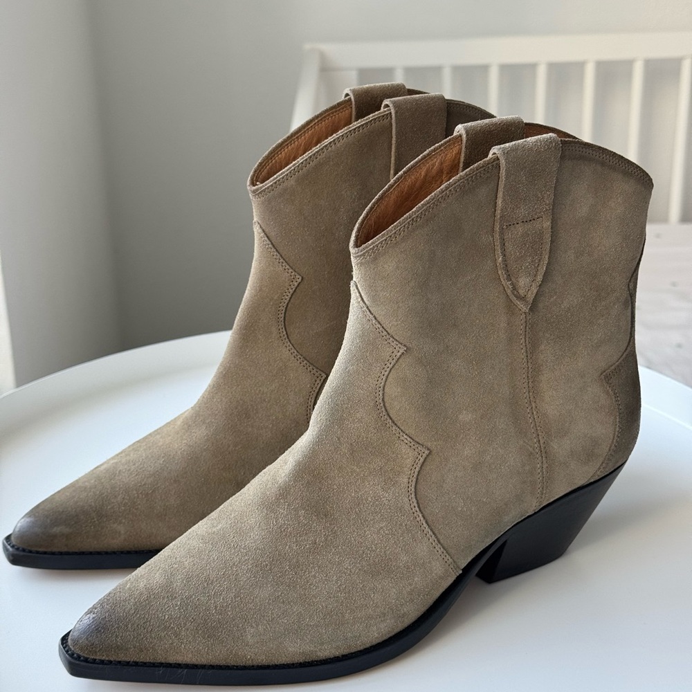 NEW ISABEL MARANT
Duerto leather cowboy boots